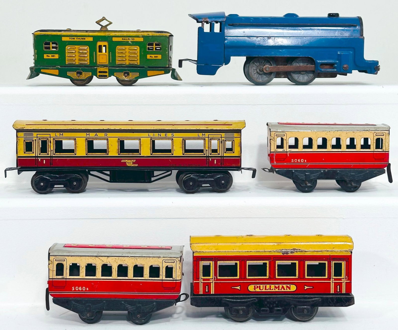 British Marx Prewar O Gauge British Marx 0 - 4 - 0 Blue Locomotive and Four (4) Passenger Cars (1 of 6)