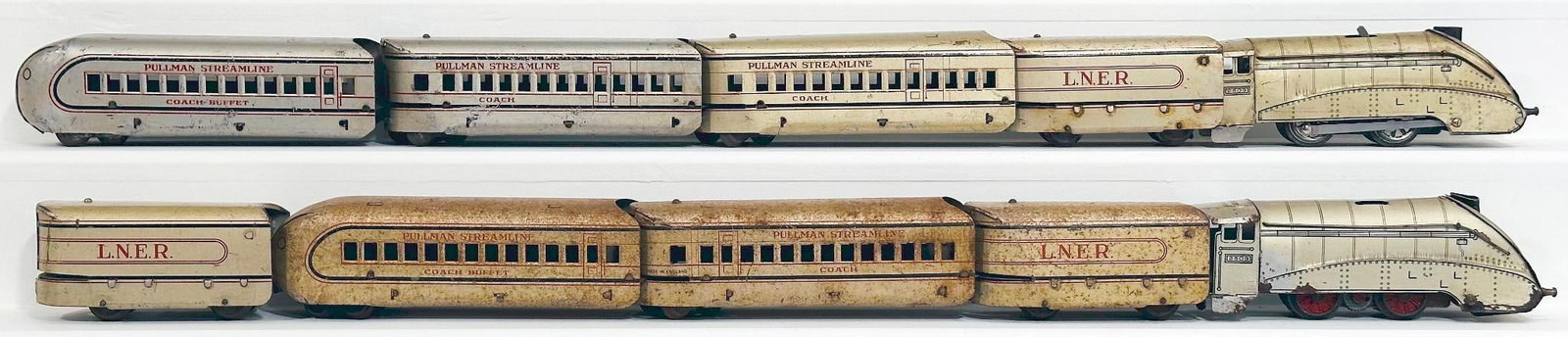 British Marx Prewar O Gauge Streamliner Set with silver LNER Locomotive and Tender/ Three (3) Cars (1 of 8)