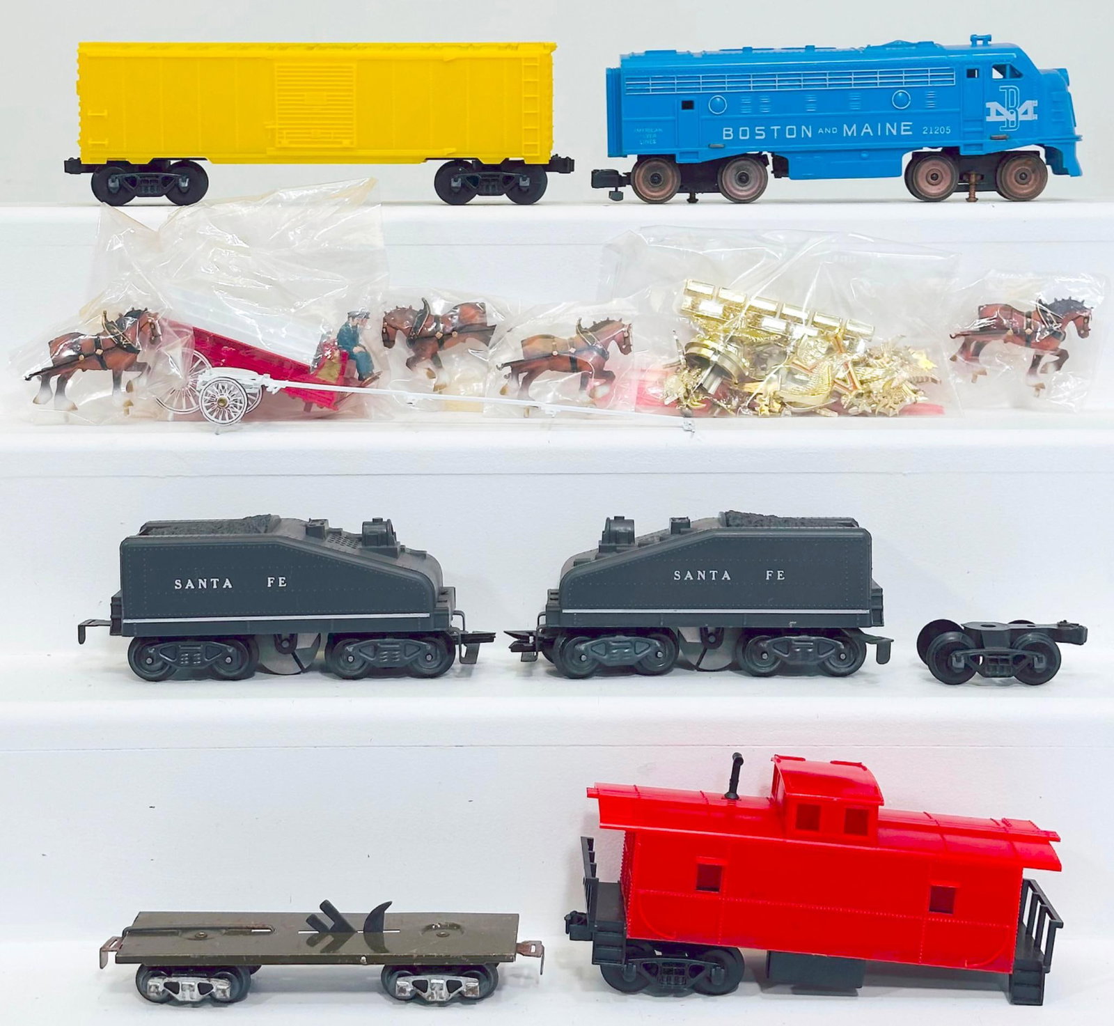 Marx Postwar O Gauge Plastic Cars and American Flyer Postwar S Gauge 21205 Boston and Maine Diesel (1 of 7)
