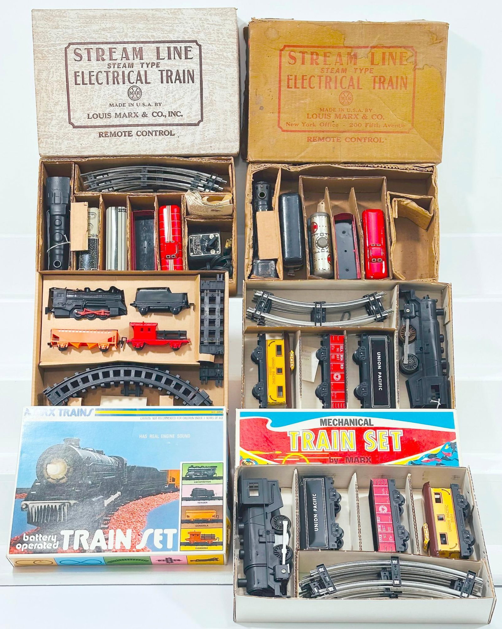 Marx Postwar O Gauge Mechanical Train Set 526 & Mechanical Train Set 528/Battery-Operated Train Set (1 of 8)