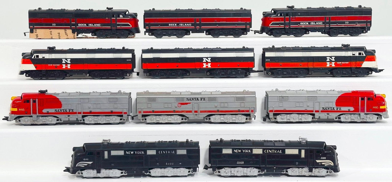 Marx Postwar O Gauge Rock Island A-B-A Diesel Units/New Haven A-B-A Diesel Units/Santa Fe A-B-A Unit (1 of 8)