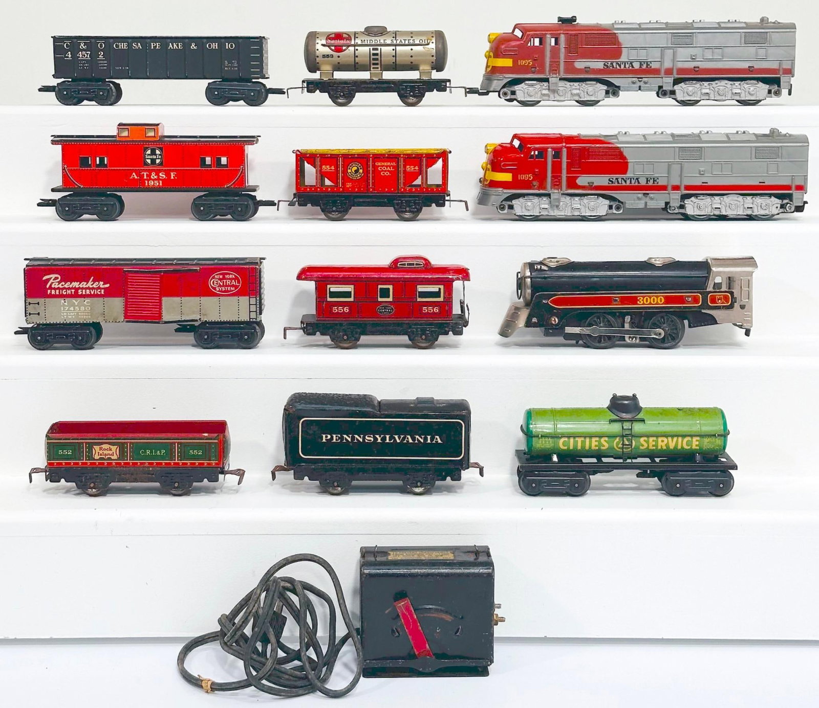 Marx Postwar O Gauge Santa Fe A-A Diesel Units/3000 Red Black Locomotive and Pennsylvania Tender (1 of 8)