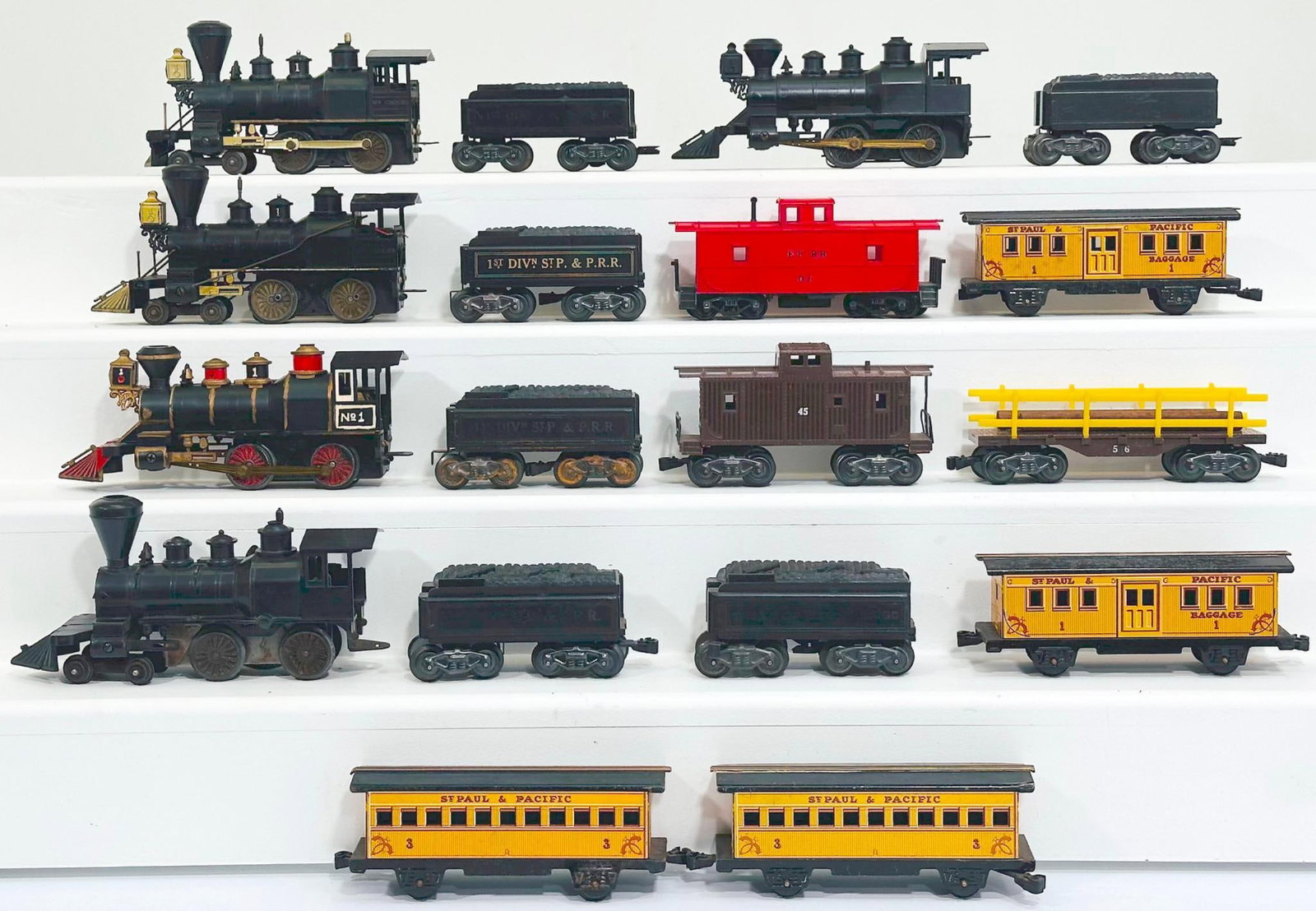 Marx Postwar O Gauge William Crooks Locomotive and Tender and Two Old Time Passenger Cars X2 (1 of 8)