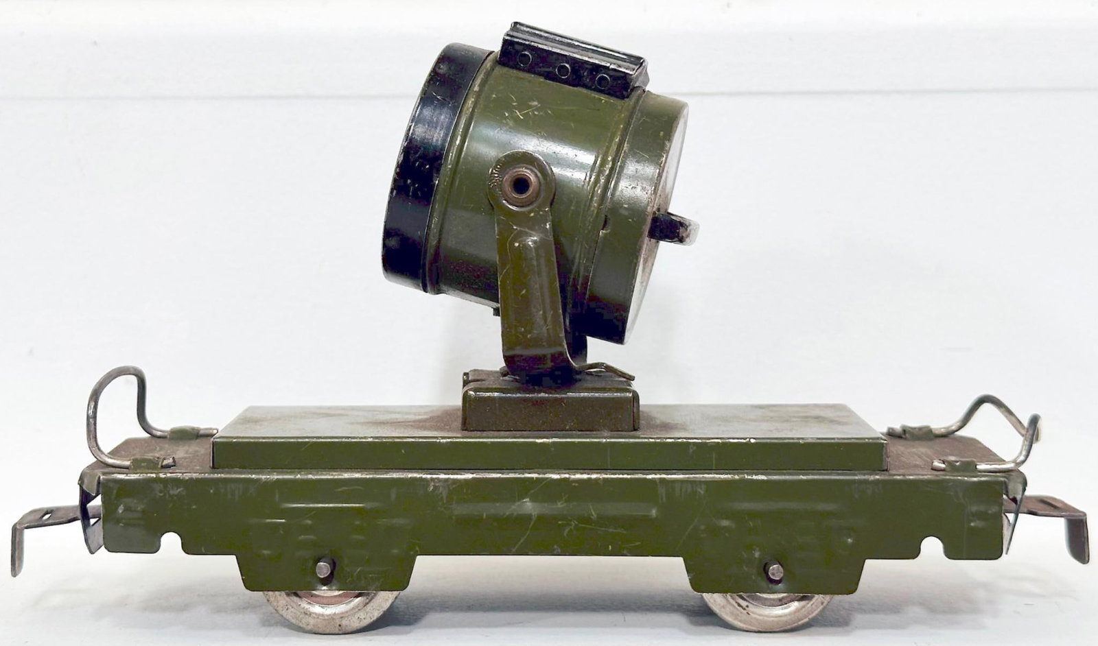 Marx Prewar O Gauge Army Searchlight on Flat Car (1 of 7)