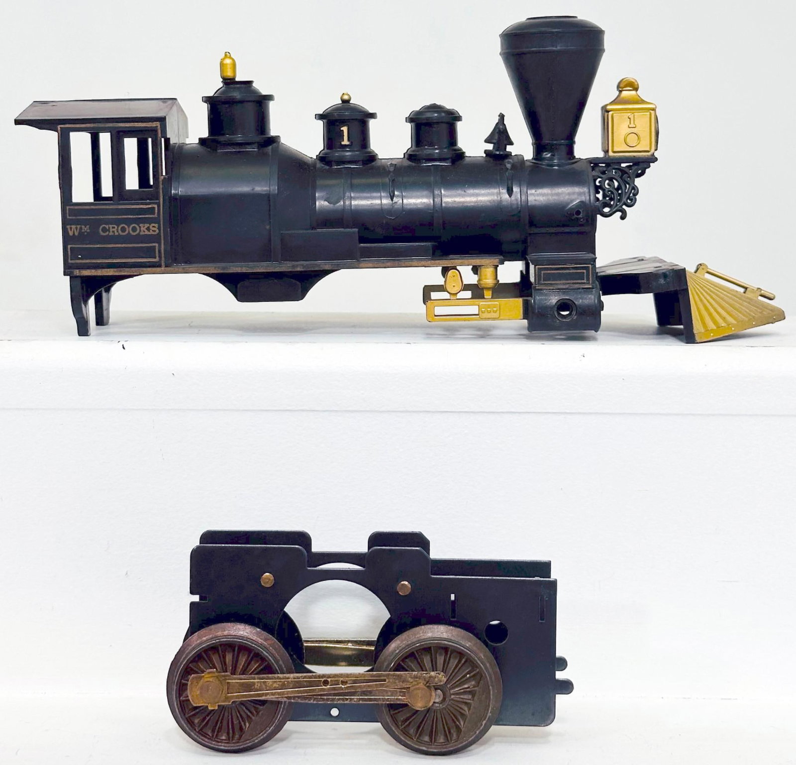 Marx Postwar O Gauge William Crooks Locomotive Factory Archive: Marx Postwar O Gauge William Crooks Locomotive Factory Archive, in C7 and with detached motor assembly without motor. Longest item in this Lot is 10 inches.