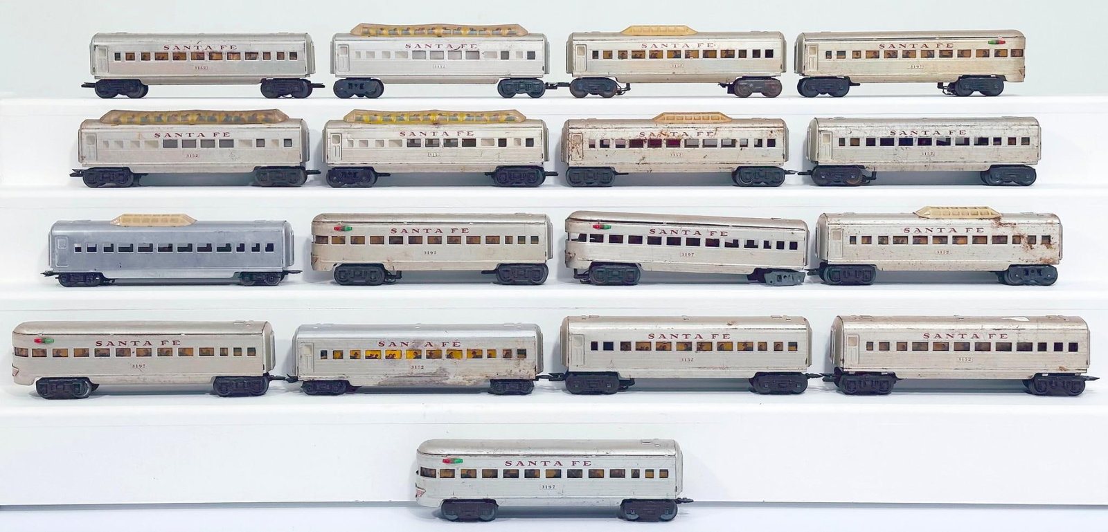 Marx Postwar O Gauge Seventeen (17) Assorted Santa Fe Passenger Cars (1 of 8)