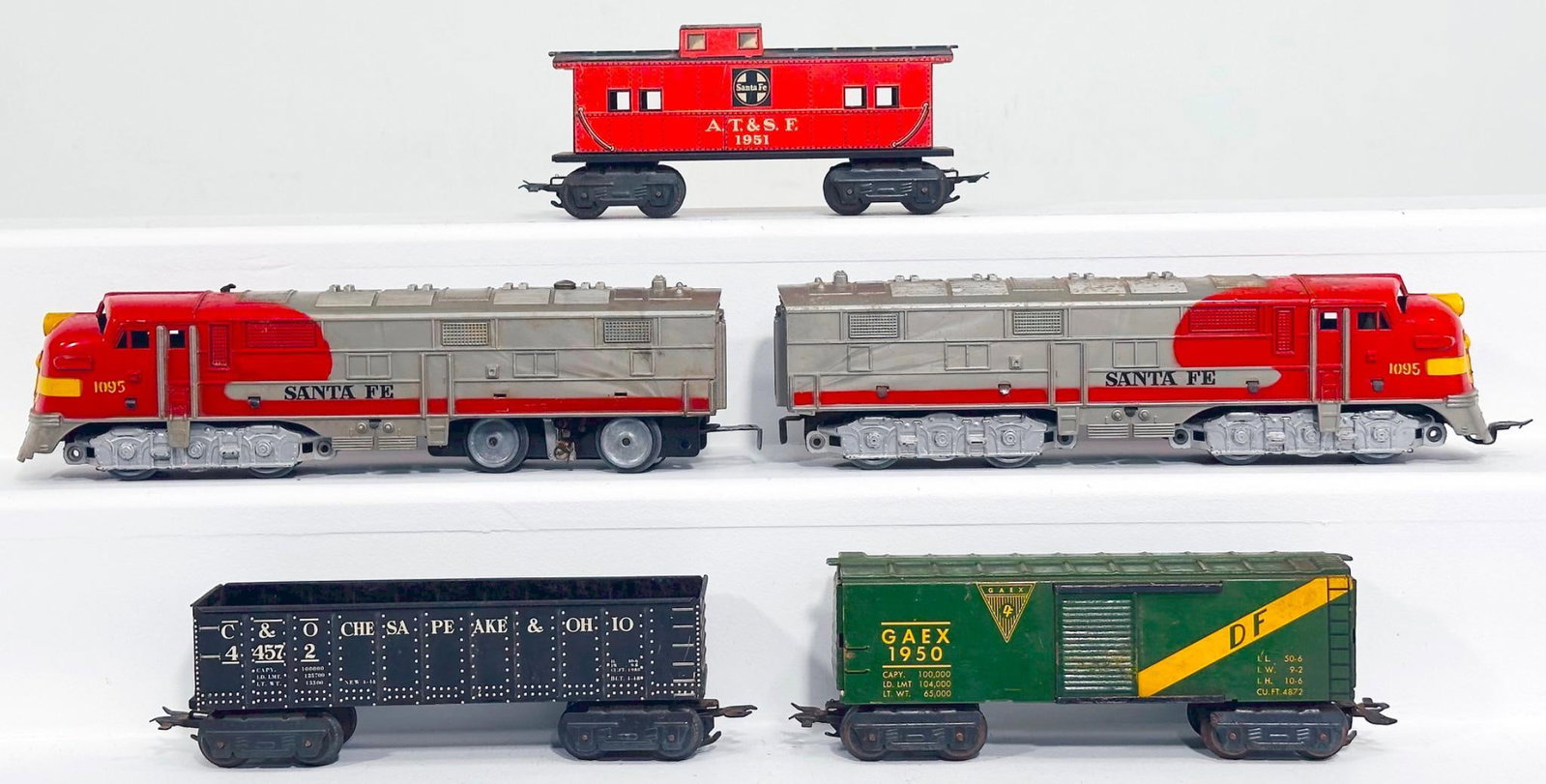 Marx Postwar O Gauge 1095 Santa Fe A - A Diesel Units and three (3) 8 Wheel Freight Cars (1 of 6)