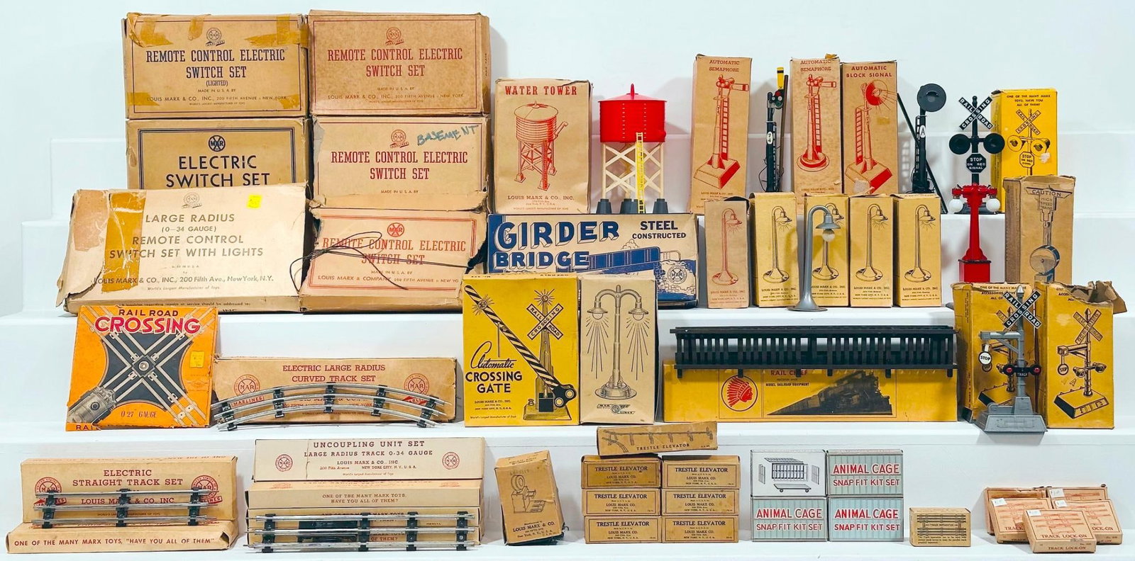Marx Postwar O Gauge Electric Switch Sets/Girder Bridge/Lock Ons/ Lamppost Boxed: Marx Postwar O Gauge Electric Switch Sets/Girder Bridge/Lock Ons/ Lamppost Boxed, each in C7 plus to C8 minus or better and each with its original box. This is a General Condition Lot, meaning we have