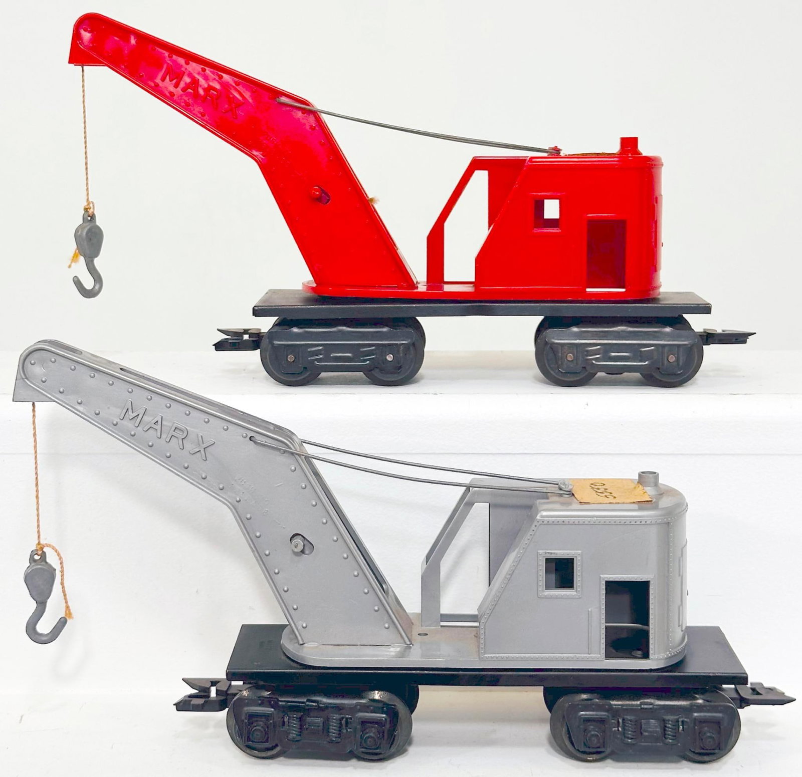 Marx Postwar O Gauge Factory Archive plastic 8 Wheel Crane Car and #5550 8 Wheel gray Crane Car: Marx Postwar O Gauge Factory Archive plastic 8 Wheel Crane Car #4550, in C7, and #5550 8 Wheel gray Crane Car, in C7. Longest item in this Lot is 10 inches.