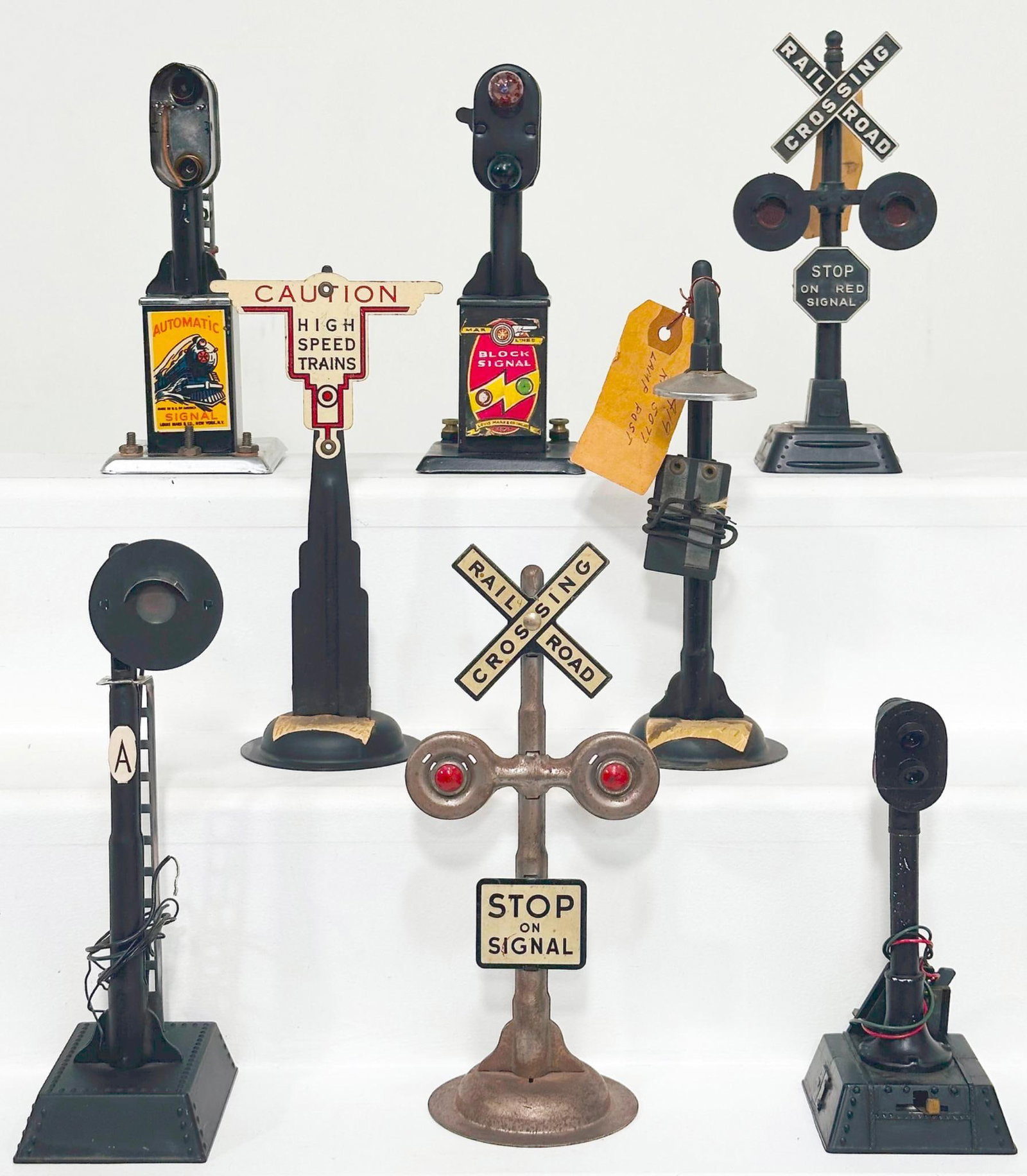 Marx Postwar O Gauge Factory Prototype Crossing Signals and Lampposts Eight (8) Assorted (1 of 9)
