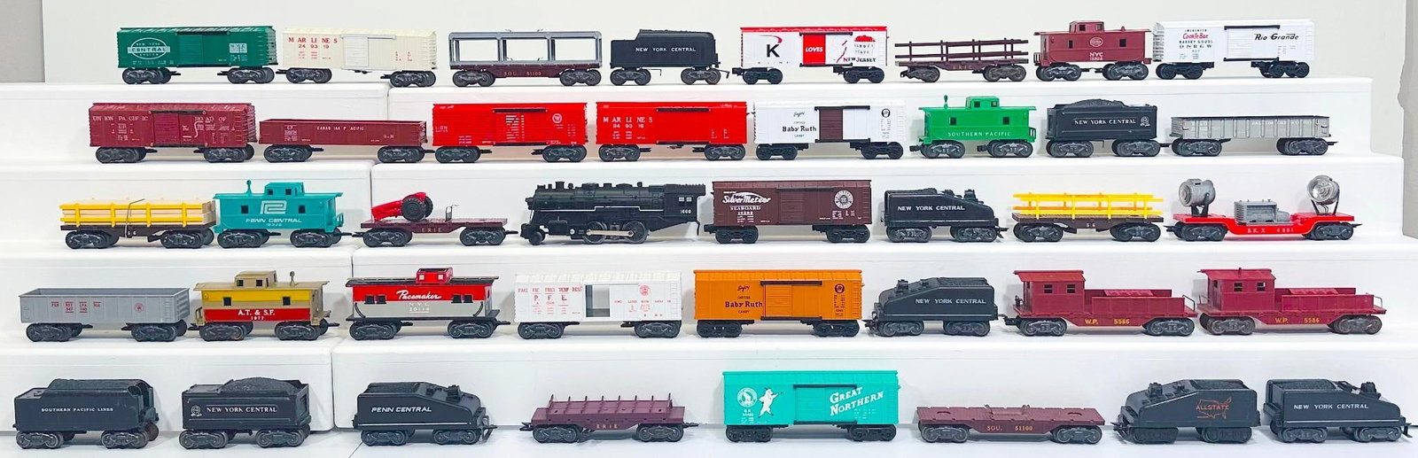 Marx Postwar O Gauge Assorted Freight Cars (1 of 9)