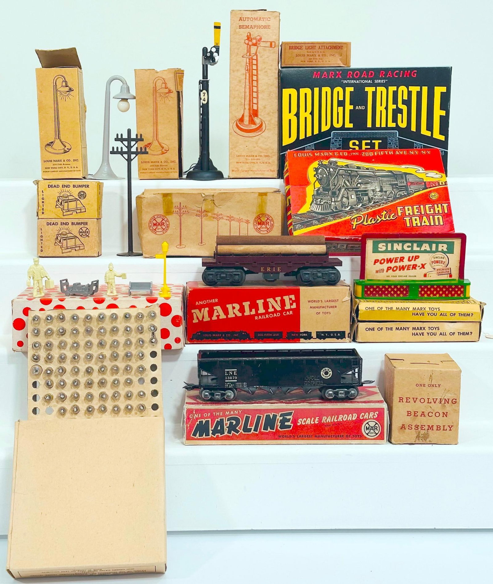 Marx Postwar O Gauge Accessories and Assorted Freight Cars (1 of 6)