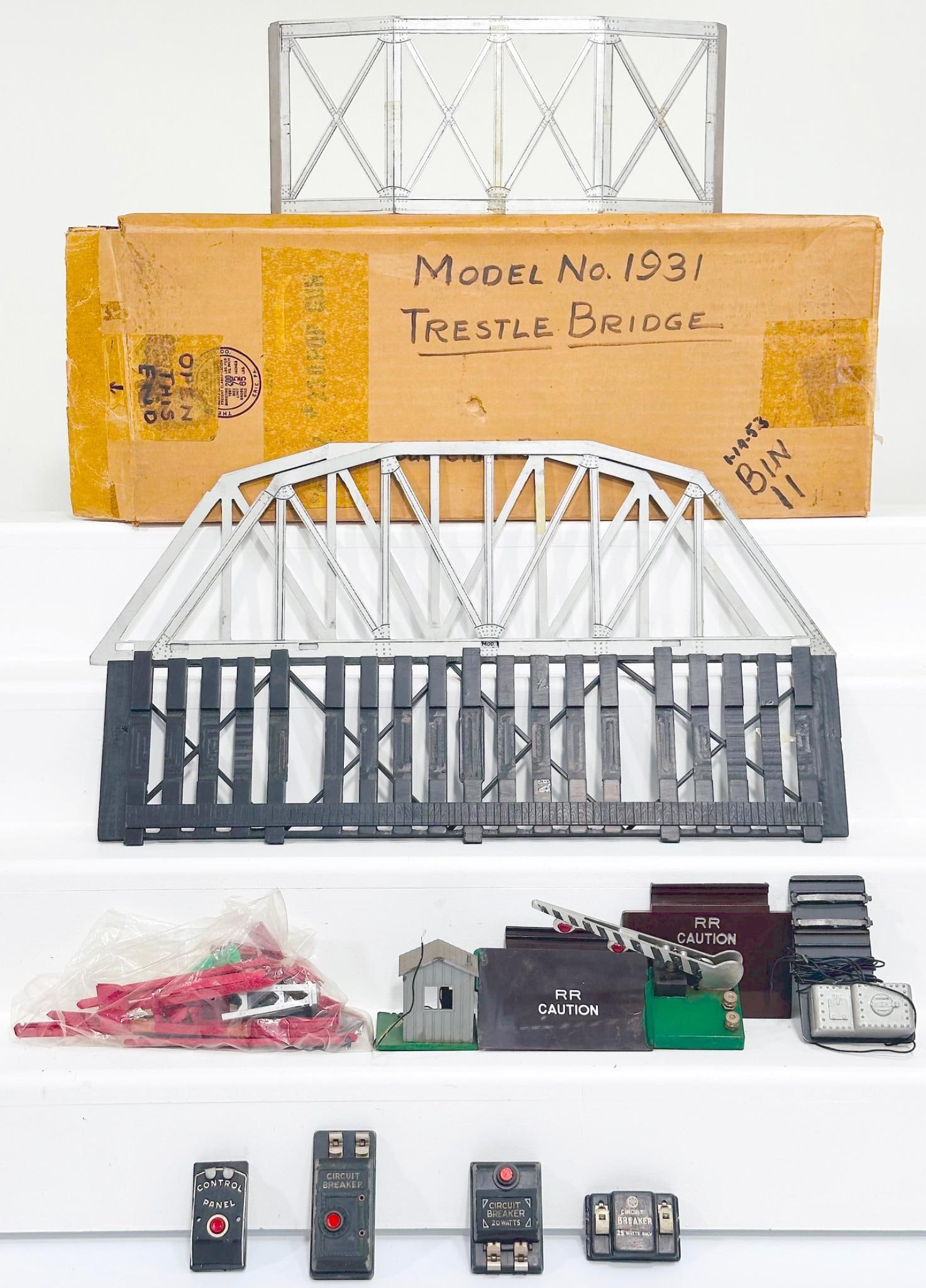 Marx Postwar O Gauge Factory Prototype Plastic Bridge and Circuit Breaker/Miscellaneous Items (1 of 13)