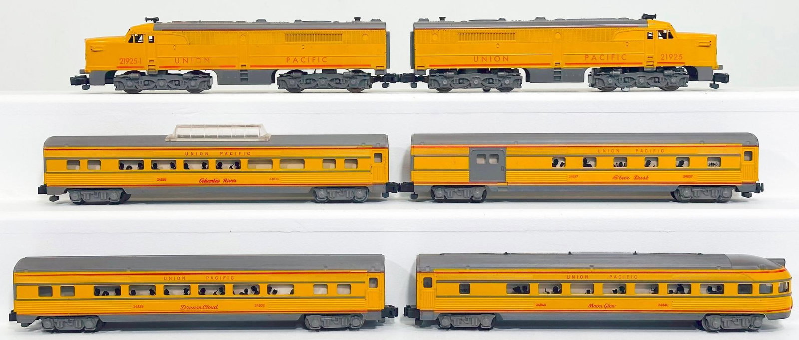 American Flyer Postwar S Gauge Union Pacific Passenger Set 21925/21925 - 1 (1 of 6)