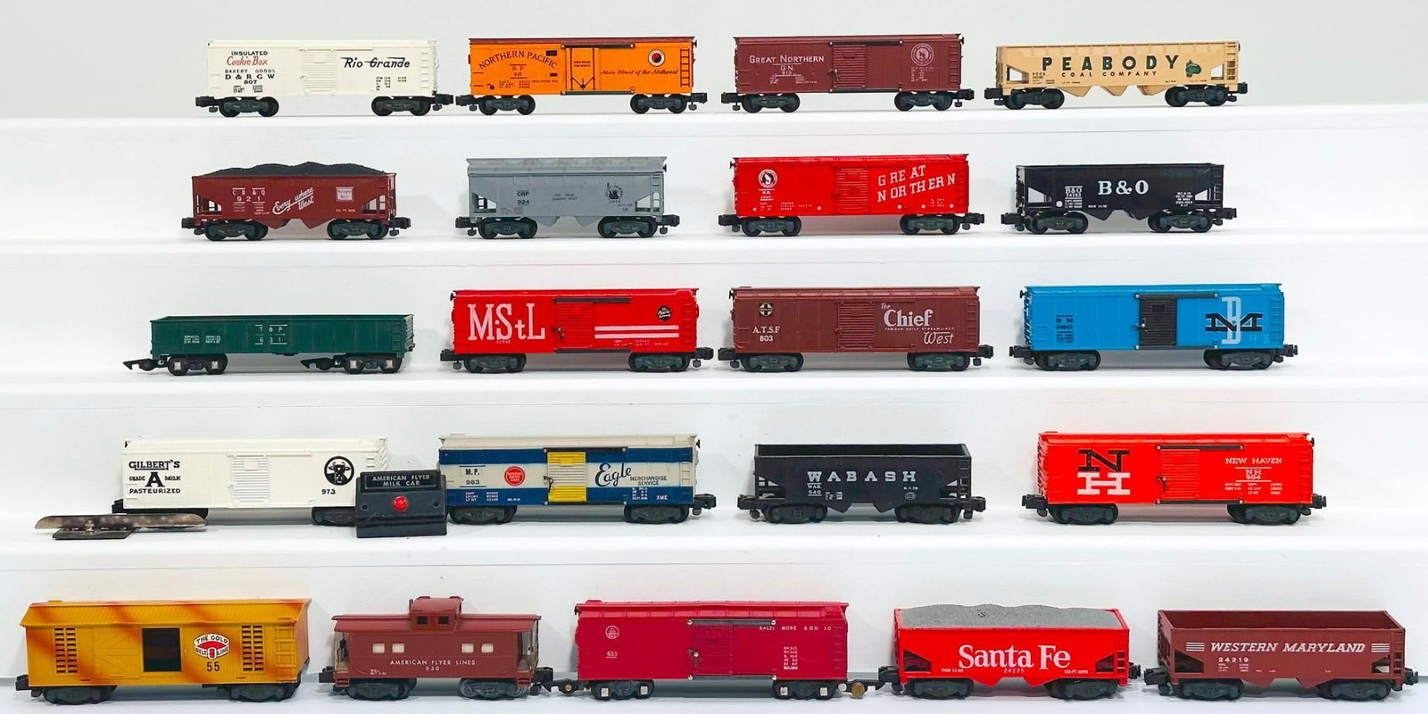 American Flyer Postwar S Gauge Twenty-one (21) Assorted Freight Cars: American Flyer Postwar S Gauge Twenty-one (21) Assorted Freight Cars, including 807, 947, 913, Peabody Hopper, 921, 924, Great Northern Box Car, B&O Hopper, 631, MS&L Box Car, 803, 24043, 973, Missour