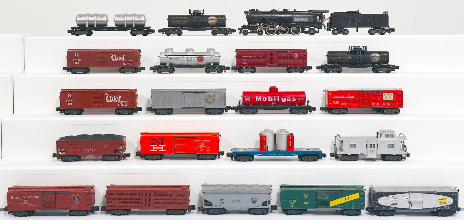 American Flyer Postwar S Gauge 312 Pennsylvania Locomotive and Tender /Nineteen (19) Assorted Cars: American Flyer Postwar S Gauge 312 Pennsylvania Locomotive and Tender and Nineteen (19) Assorted Freight Cars, each in C7.