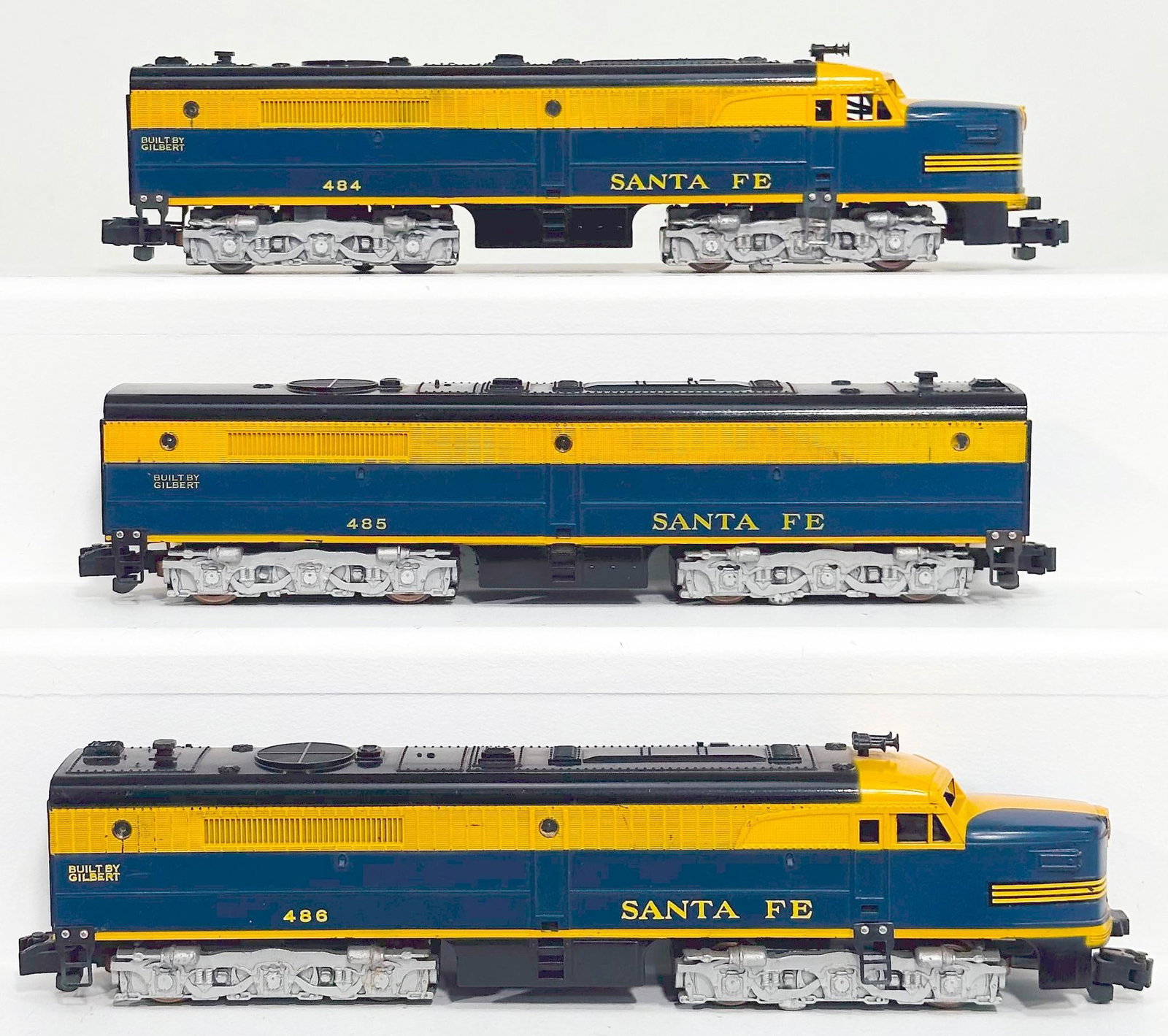 American Flyer Postwar S Gauge Santa Fe 484 - 485 - 486 Alco Diesel Units: American Flyer Postwar S Gauge Santa Fe 484 - 485 - 486 Alco Diesel Units, each in C7 or better.