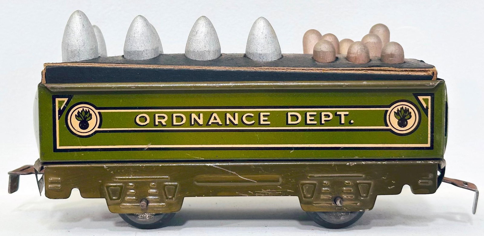 Marx Postwar O Gauge 552M Gondola "Ordnance Dept" on four-wheel frame, olive with base litho: Marx Postwar O Gauge 552M Gondola "Ordnance Dept" on four-wheel frame, olive with base litho, and includes original cardstock, ammo rack and all original shells, in C7, with some light rust on wheels 