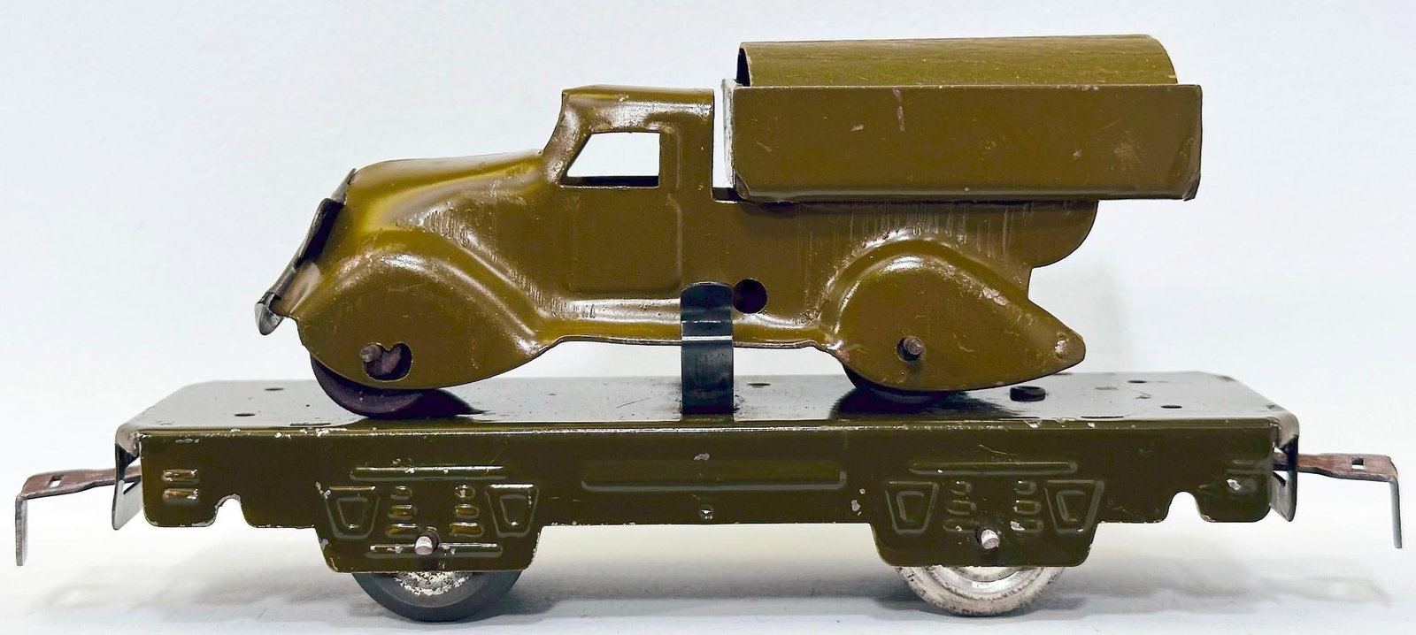 Marx Postwar O Gauge 572M Dump Truck with original canopy "U.S. Army" on 4 wheel Flat Car (1 of 6)