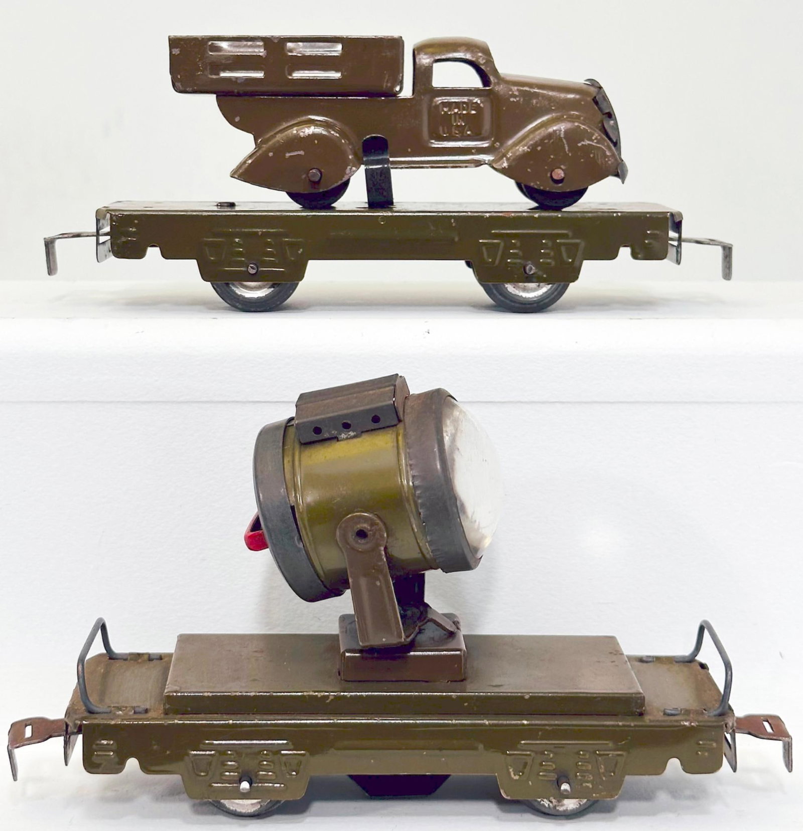 Marx Postwar O Gauge 561M Searchlight on 4 Wheel Flat Car in olive with red handle and original bulb: Marx Postwar O Gauge 561M Searchlight on 4 Wheel Flat Car in olive with red handle and original bulb and lines/and the 517N Stakeside Truck on 4 Wheel Flat Car, in olive, each in C7 and the Truck is C