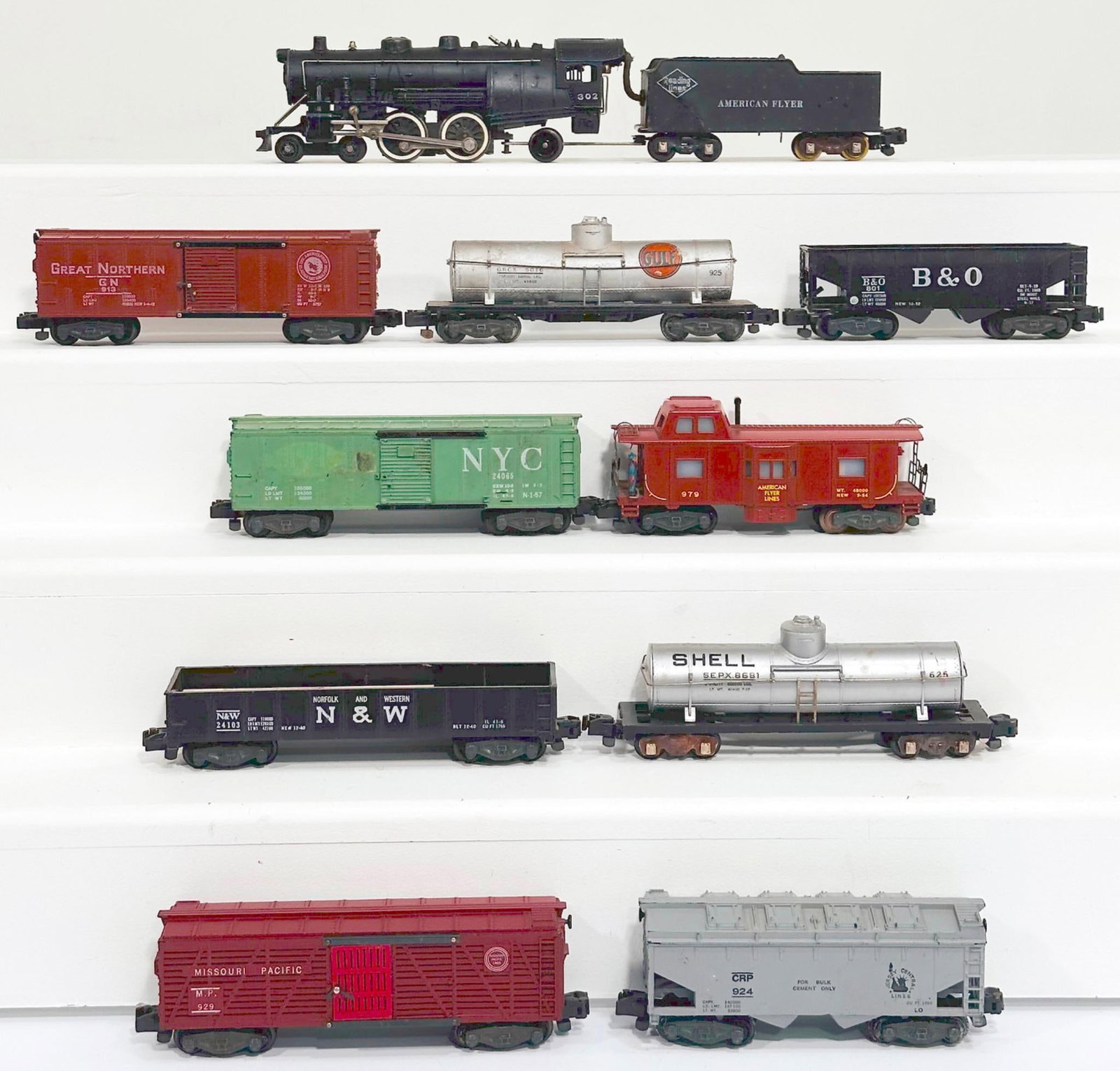 American Flyer Postwar S Gauge 302 Reading Lines Locomotive and Tender/Nine (9) Freight Cars: American Flyer Postwar S Gauge 302 Reading Lines Locomotive and Tender and Nine (9) Assorted Freight Cars, with the 302 Locomotive and Tender, in C6 plus for the Tender and C7 minus or better for the