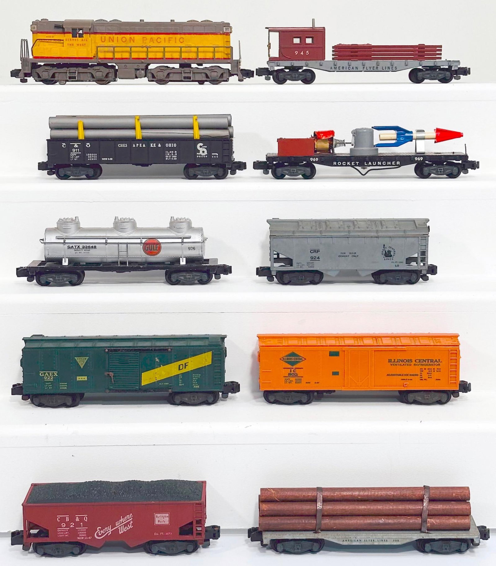 American Flyer Postwar S Gauge 372 Union Pacific Switcher and Nine (9) Assorted Freight Cars: American Flyer Postwar S Gauge 372 Union Pacific Switcher and Nine (9) Assorted Freight Cars, with the 372 in C6 plus to C7 minus, a 922 in C6 because of rust on door guides, 911 in C7, 926 in C7, 802