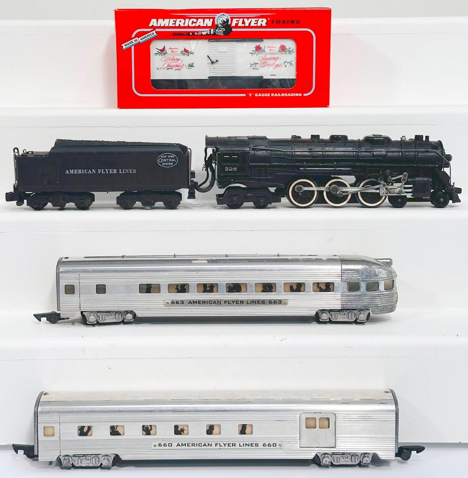 American Flyer Postwar S Gauge 326 New York Central Locomotive and Tender and 660-663 Passenger Cars (1 of 7)