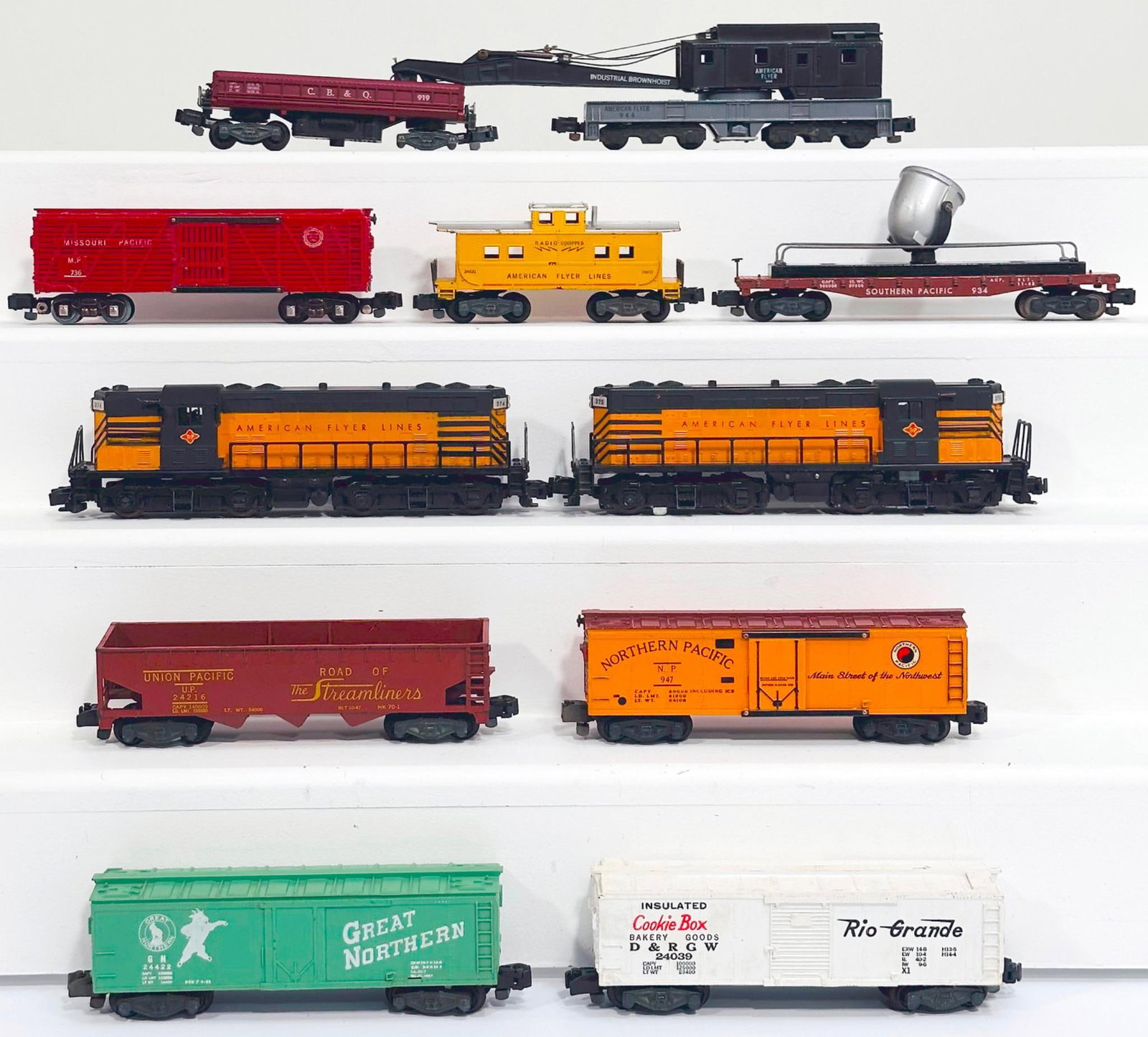 American Flyer Postwar S Gauge 374 and 375 T&P Powered Switcher and Unpowered Switcher/Nine (9) Cars: American Flyer Postwar S Gauge 374 and 375 T&P Powered Switcher and Unpowered Switcher and Nine (9) Assorted Freight Cars, with the 374 and 375, each in C7 to C7 plus, and including 24422 in C7, 24039