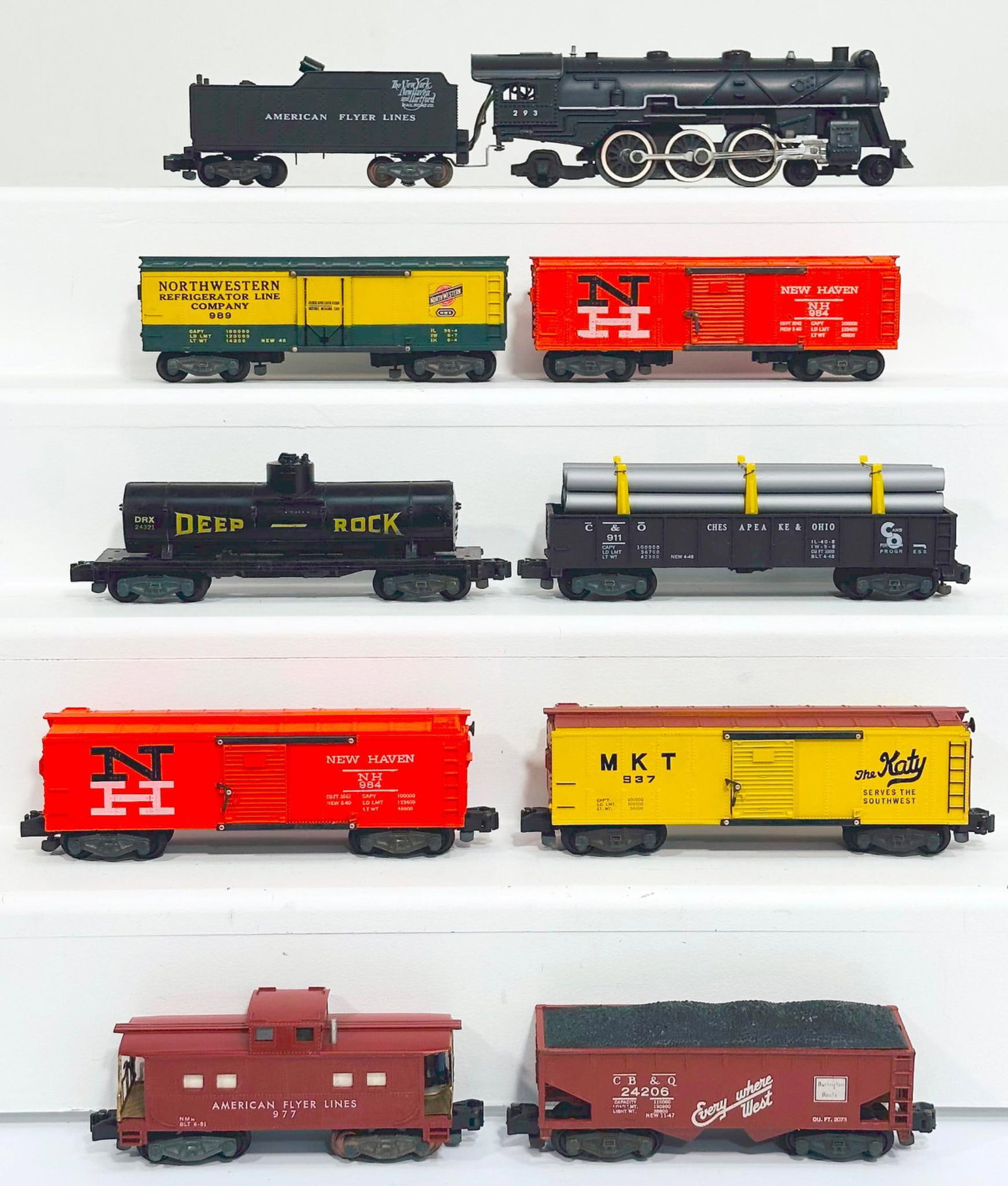 American Flyer Postwar S Gauge 293 New York New Haven and Hartford 4 - 6 - 2 Locomotive and Tender: American Flyer Postwar S Gauge 293 New York New Haven and Hartford 4 - 6 - 2 Locomotive and Tender and Eight (8) Assorted Freight Cars, with the 293 in C7 minus, and including 24321 in C7, 911 with pi