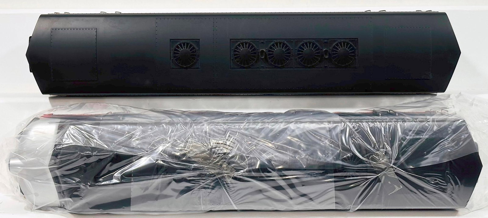 LGB Modern G Scale Southern Pacific A - B Diesel Units #24570 and #24582 Boxed - 5