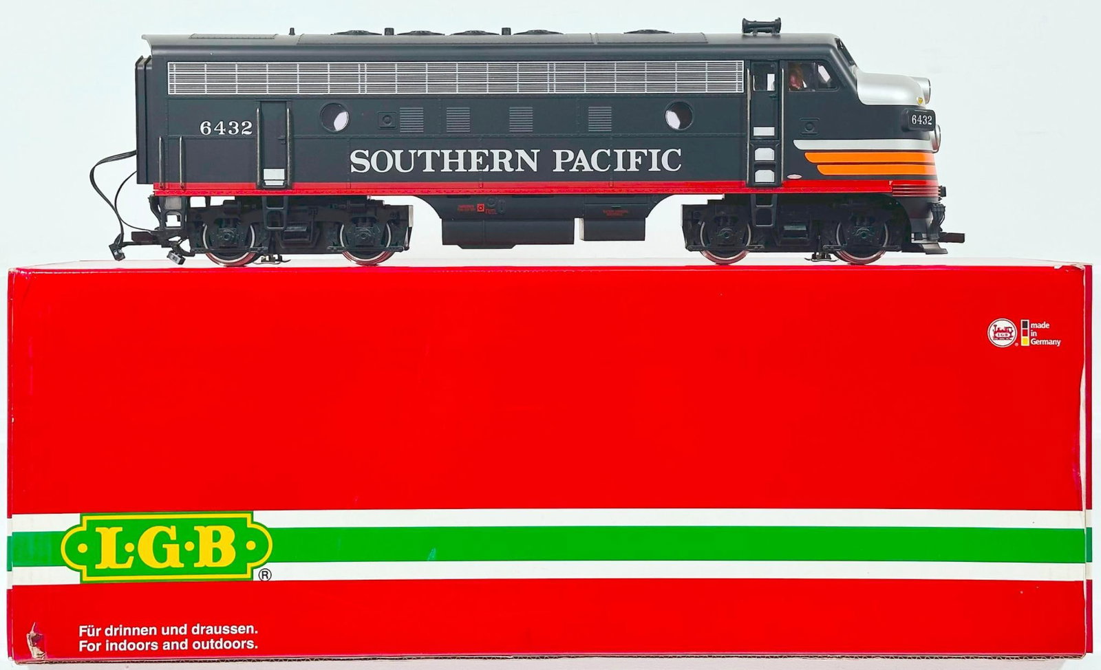 LGB Modern G Scale Southern Pacific A Powered Diesel Units #24570 Boxed (1 of 8)