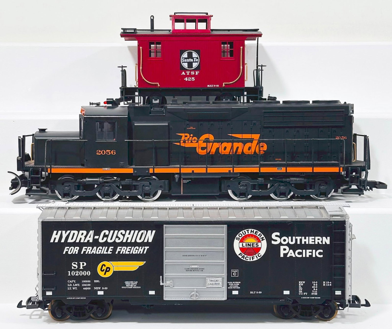 LGB Modern G Scale Rio Grande Switcher and USA Trains Modern G Scale Southern Pacific Box Car (1 of 6)