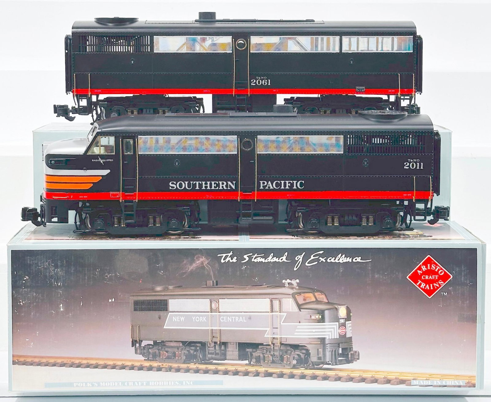 Aristo Craft Trains Modern G Scale Southern Pacific Black Widow Alco FA-1 and FB-1 Alco Diesel Units (1 of 8)