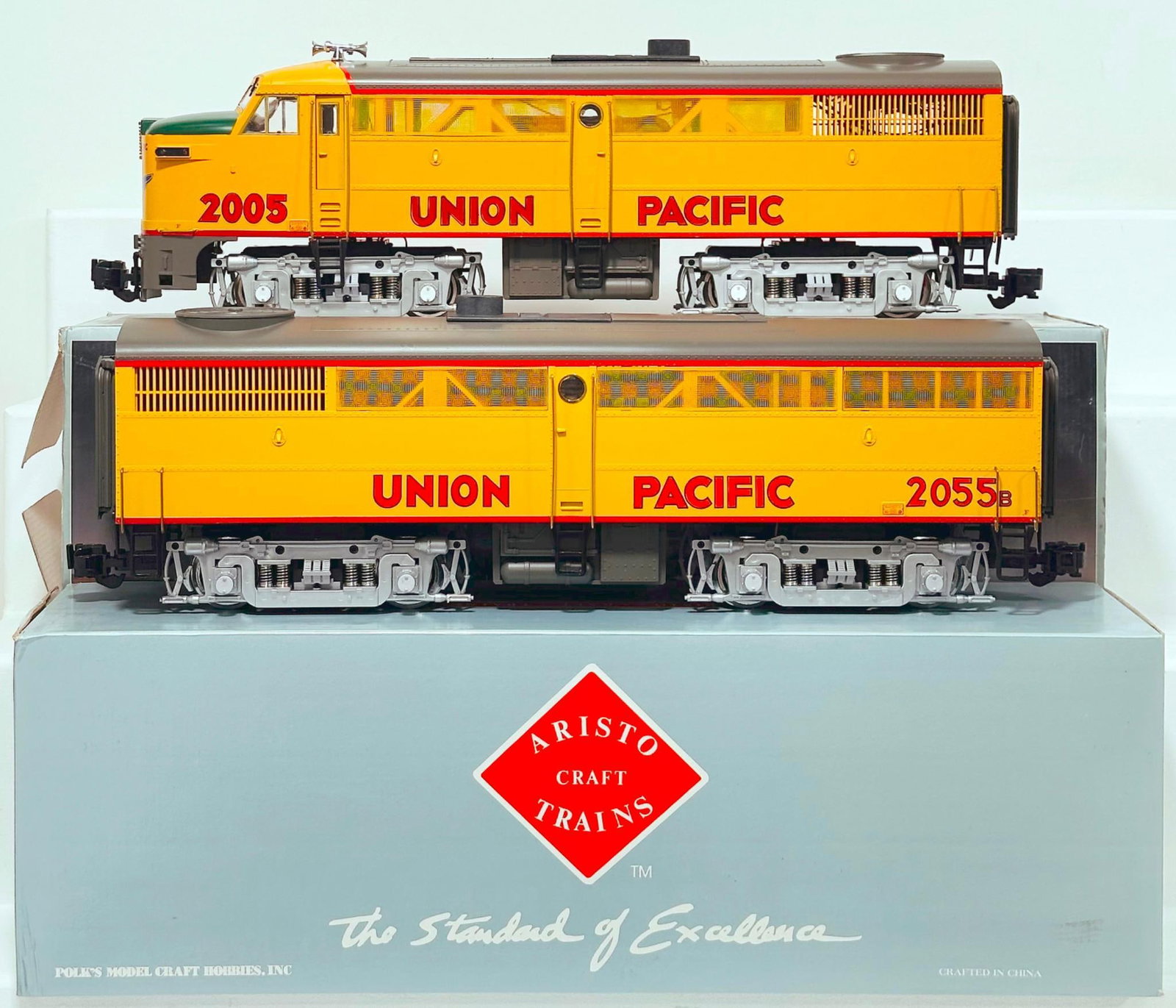 Aristo Craft Trains /REA Modern G Scale Union Pacific Alco FA - 1 and FB - 1 Alco Diesel Units Boxed (1 of 8)
