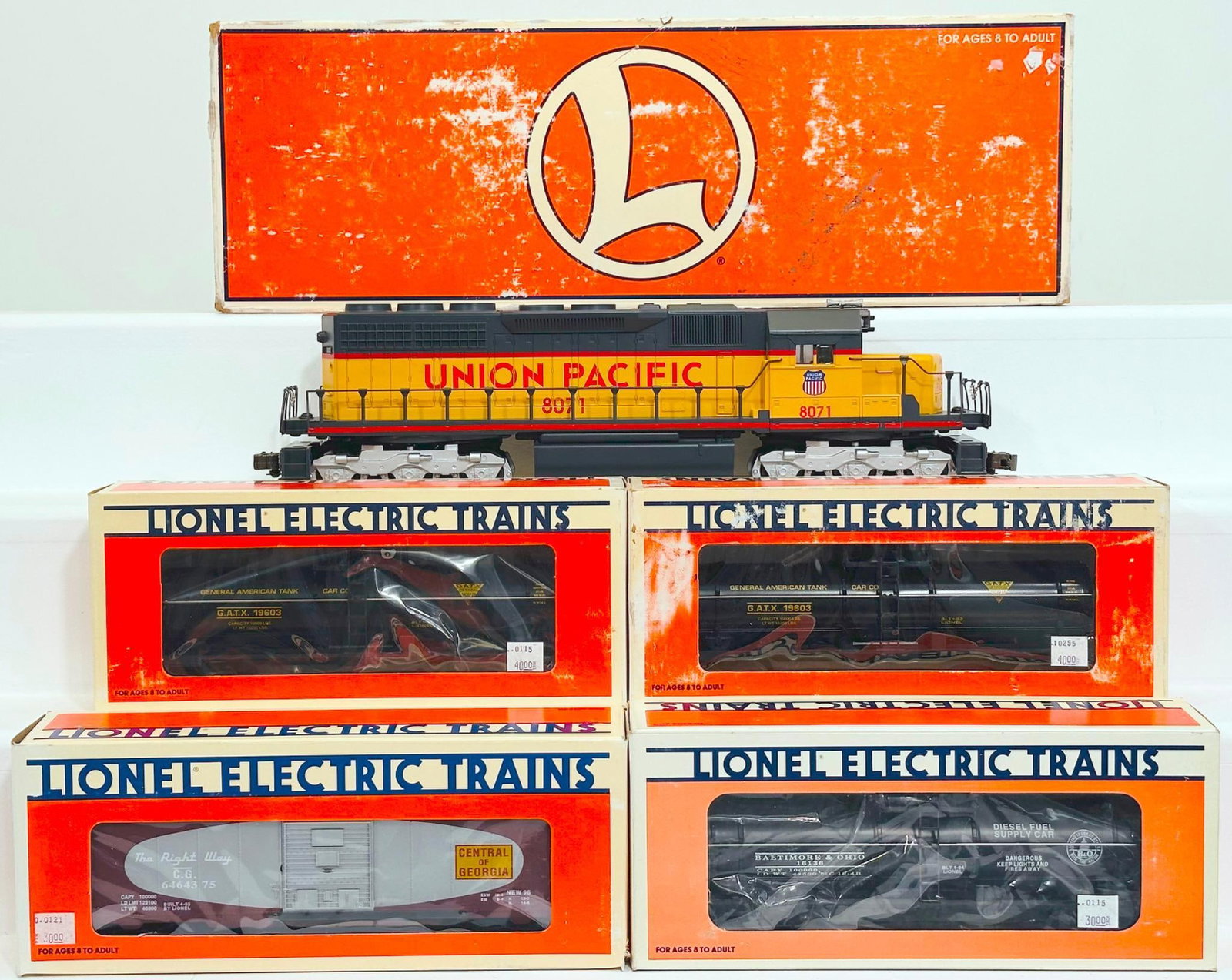 Lionel Modern O Gauge SD-40 Union Pacific Switcher and Four (4) Assorted Freight Cars (1 of 9)