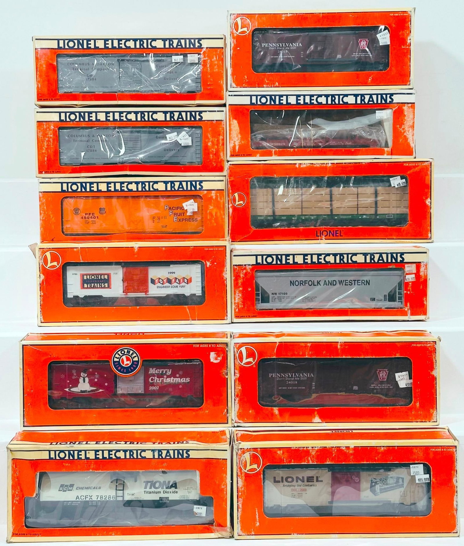 Lionel Modern O Gauge Twelve (12) Assorted Freight Cars Boxed: Lionel Modern O Gauge Twelve (12) Assorted Freight Cars Boxed, including Norfolk and Western Center Flow Hopper, 1990 TTOS Convention Car, Pacific Fruit Express Reefer, Christmas Box Car 02, Toy Fair 