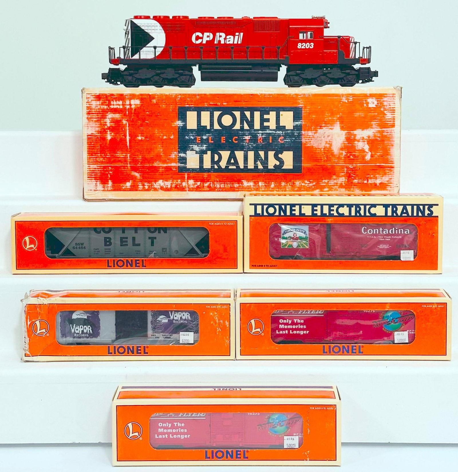 Lionel Modern O Gauge CP Rail SD - 40 Diesel Switcher and Five (5) Assorted Freight Cars (1 of 10)