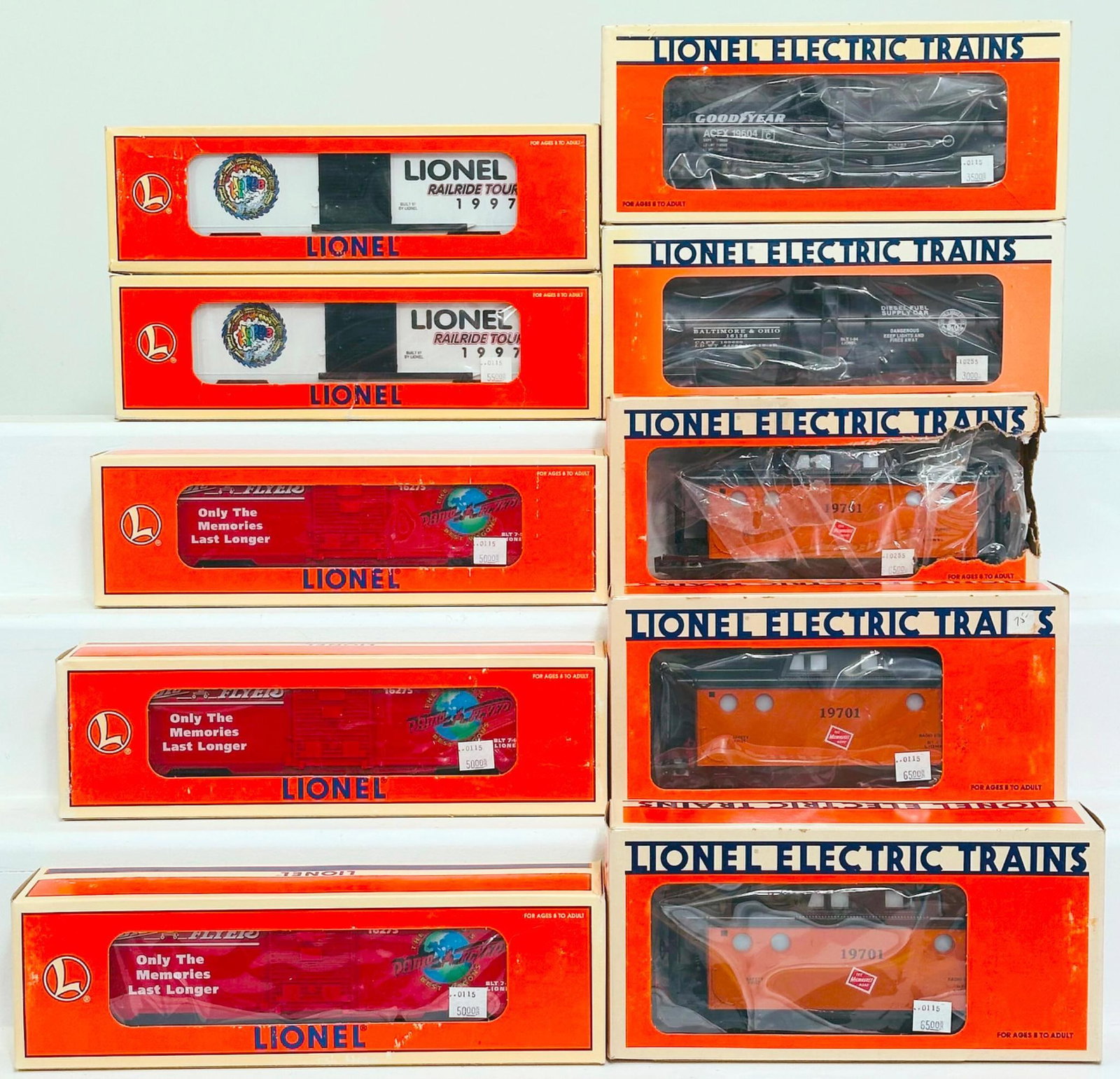 Lionel Modern O Gauge Ten (10) Assorted Freight Cars Boxed (1 of 6)