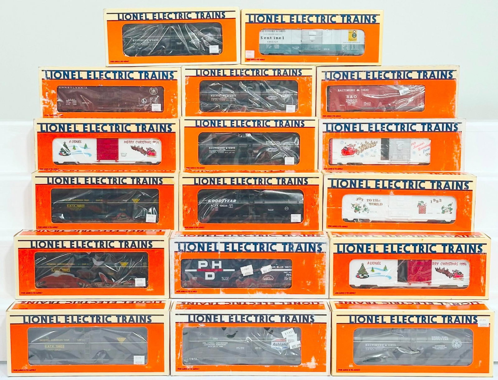 Lionel Modern O Gauge Seventeen (17) Assorted Freight Cars Boxed (1 of 8)