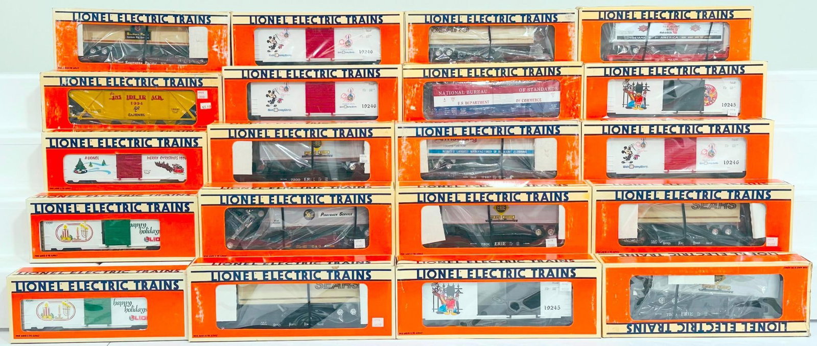 Lionel Modern O Gauge Twenty (20) Assorted Freight Cars Boxed: Lionel Modern O Gauge Twenty (20) Assorted Freight Cars Boxed, including 1991 22 US Convention Car, Railroad Club 4 Bay Hopper, O Gauge Christmas Box Car, 1990 O Gauge Seasons Greetings Car, 1990 O Ga