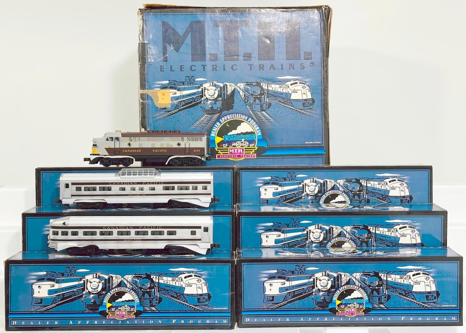 MTH Dealer Appreciation Program Modern O Gauge Canadian Pacific F-3 A-A Diesel Units and Four Cars (1 of 8)