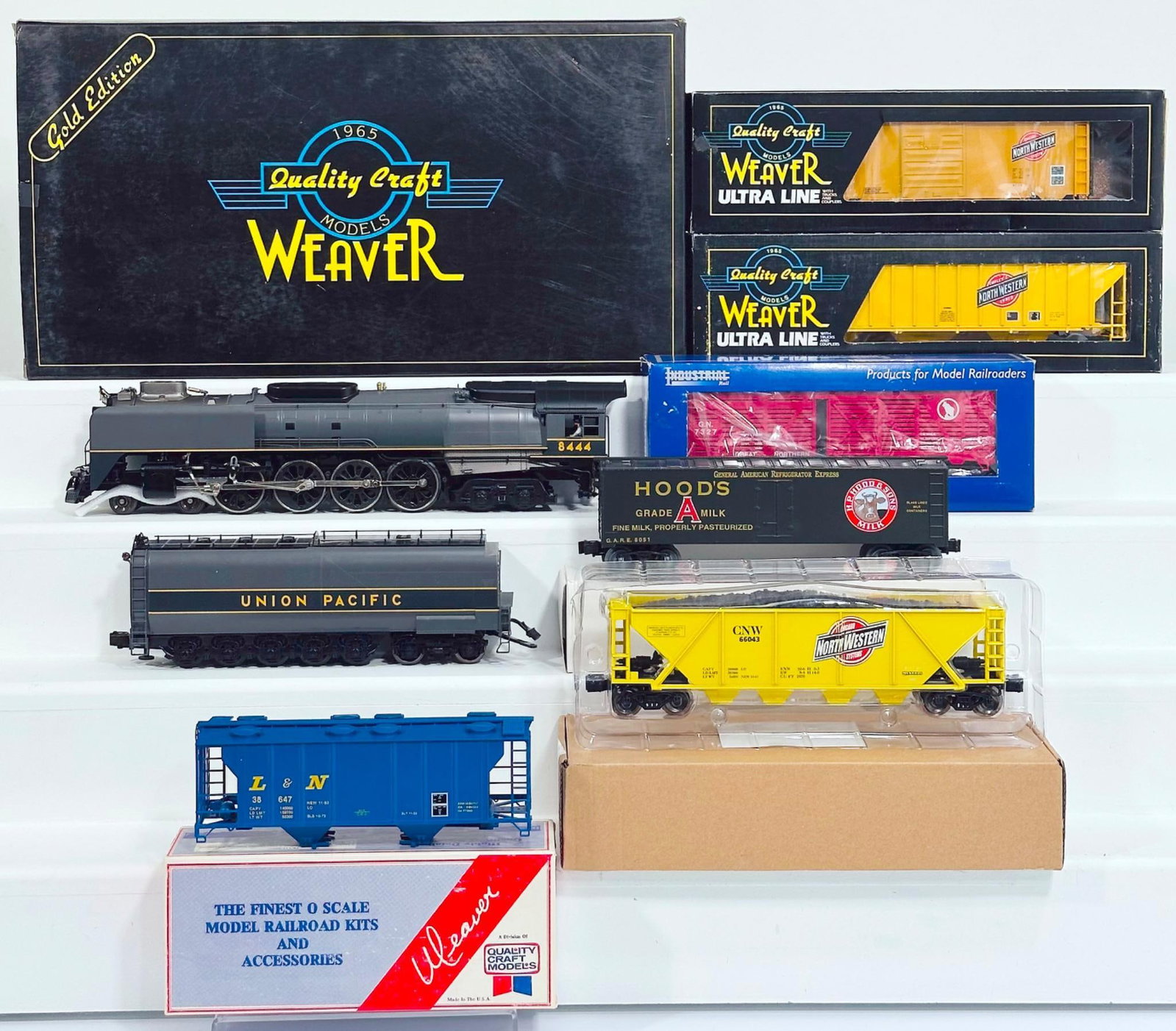 Weaver Models Modern O Gauge Union Pacific FEF-3 4-8 -4 Northern Locomotive and Tender Boxed (1 of 9)