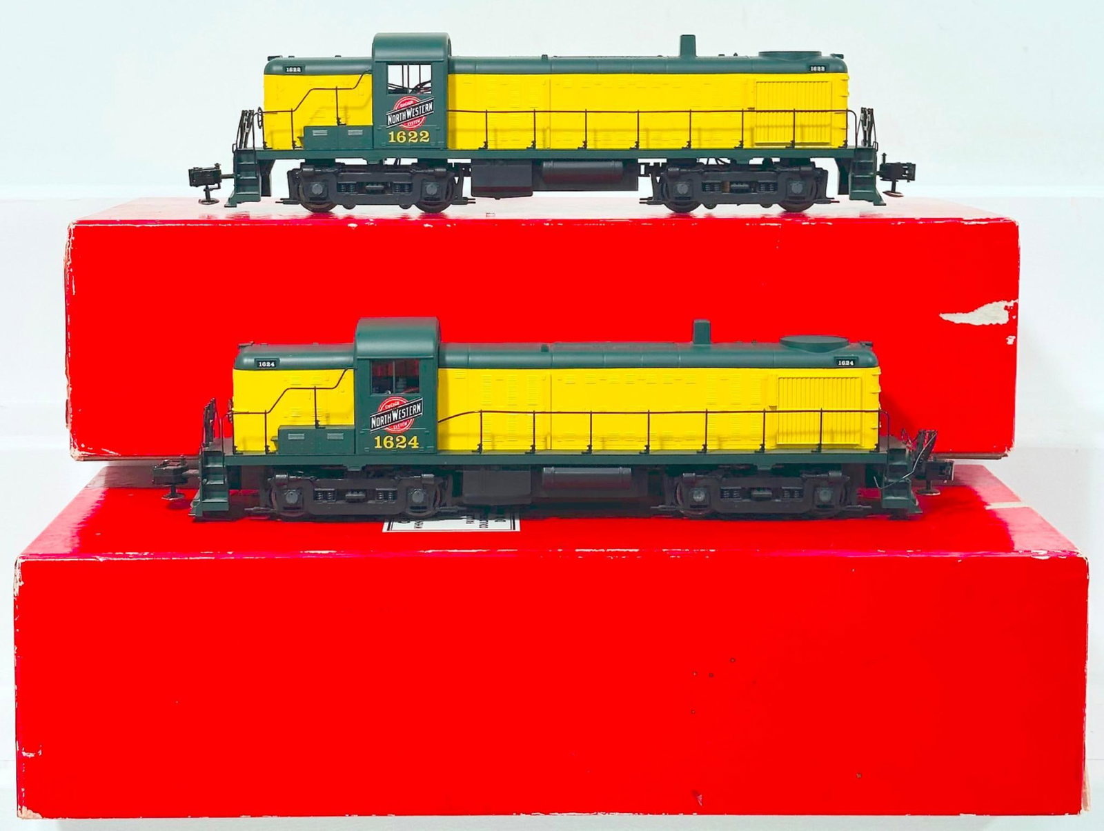 Weaver Models Modern O Gauge Hi - Rail RS - 3 Diesel Locomotive Chicago & Northwestern Boxed X2 (1 of 8)