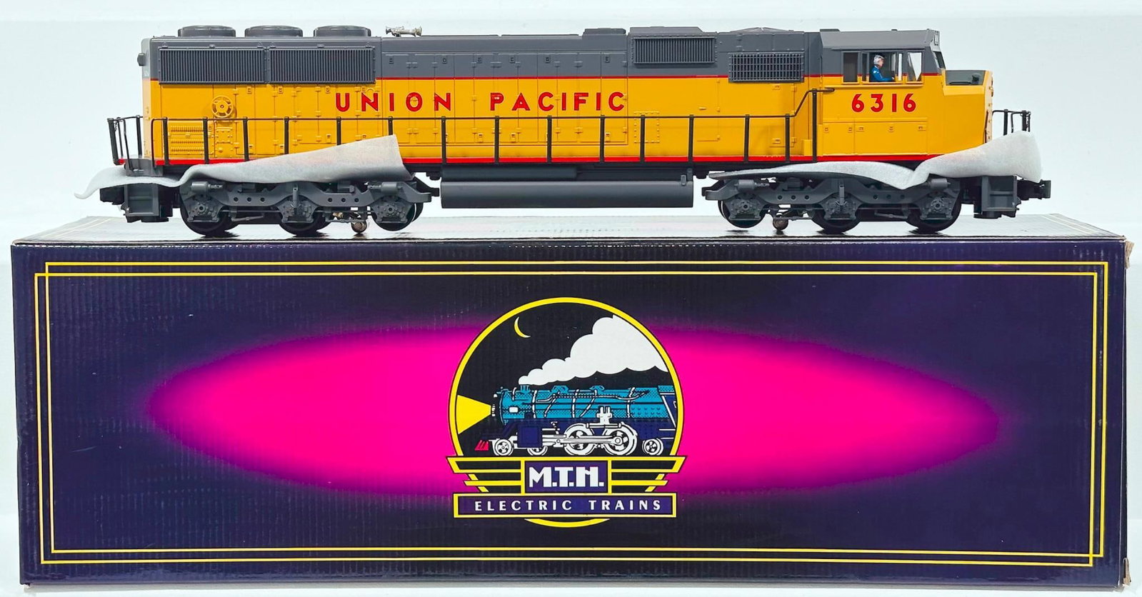 MTH Modern O Gauge Union Pacific EMD SD60M Diesel Switcher with PS 1.0 Boxed (1 of 8)