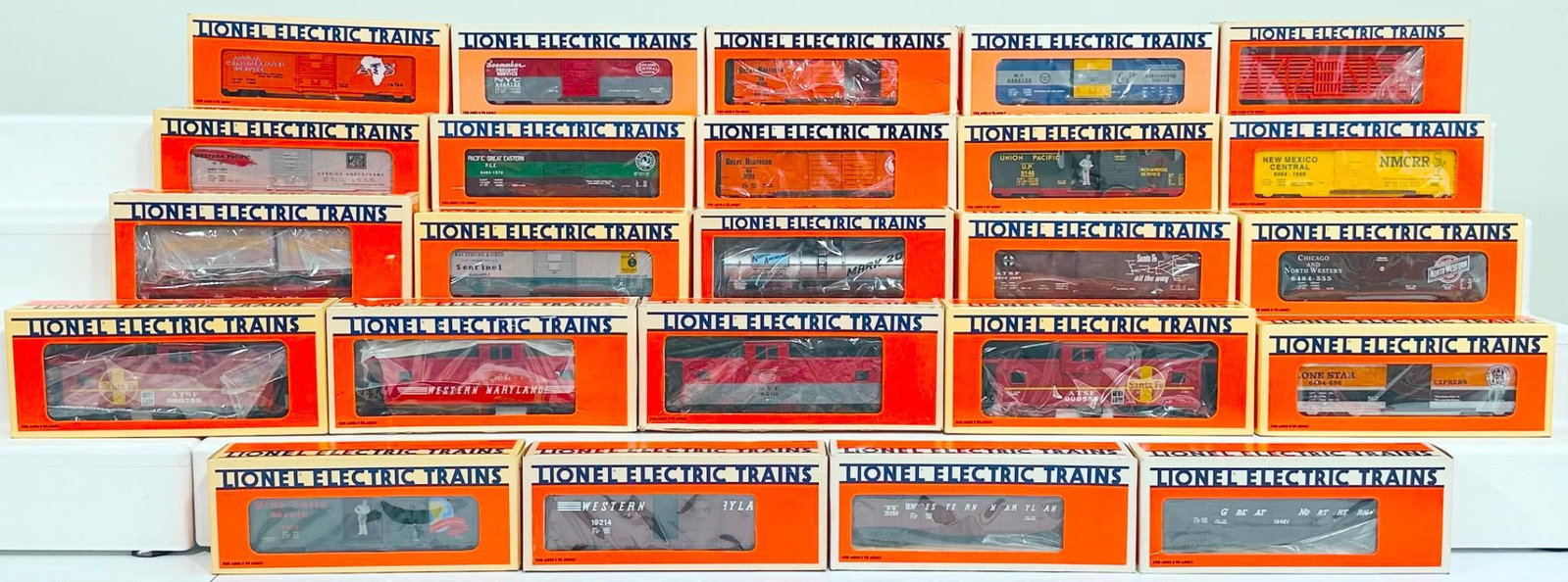 Lionel Modern O Gauge Twenty-Four (24) Assorted Freight Cars Boxed (1 of 9)