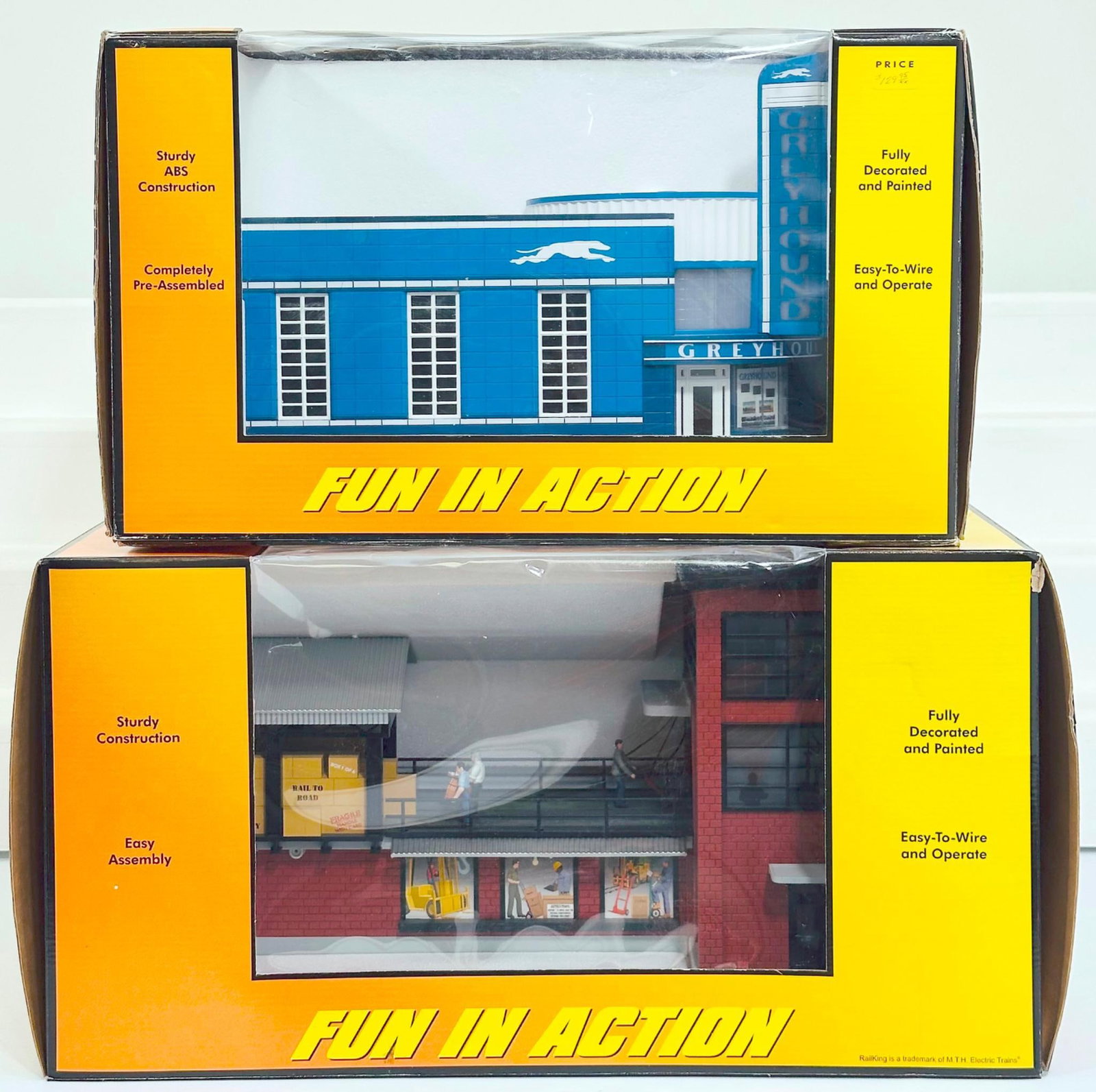 MTH Rail King Modern O Gauge Greyhound Station and Operating Transfer Dock Boxed (1 of 5)