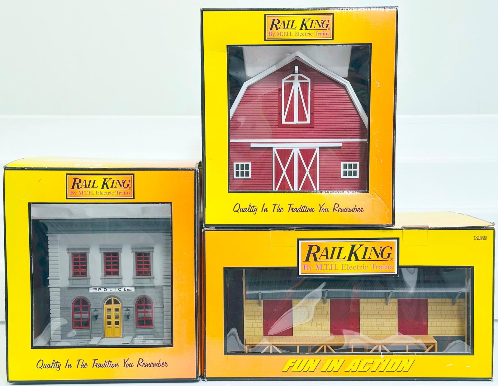MTH Rail King Modern O Gauge Freight Transfer Warehouse/Barn red with white trim/Police Station (1 of 6)