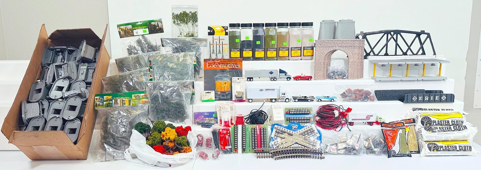 Unknown Manufacture Modern Layout Supplies and Trees and Buildings Assorted: Unknown Manufacture Modern Layout Supplies and Trees and Buildings Assorted, all in C8 or better.