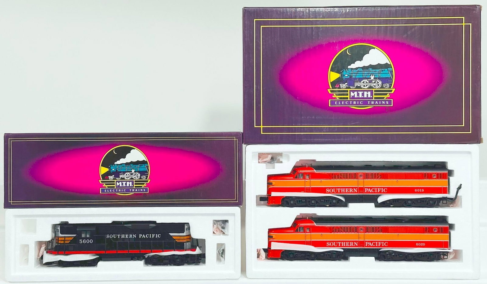 MTH Modern O Gauge Southern Pacific Alco PA A-A Diesel Set with PS 1.0/Southern Pacific Black Widow (1 of 4)