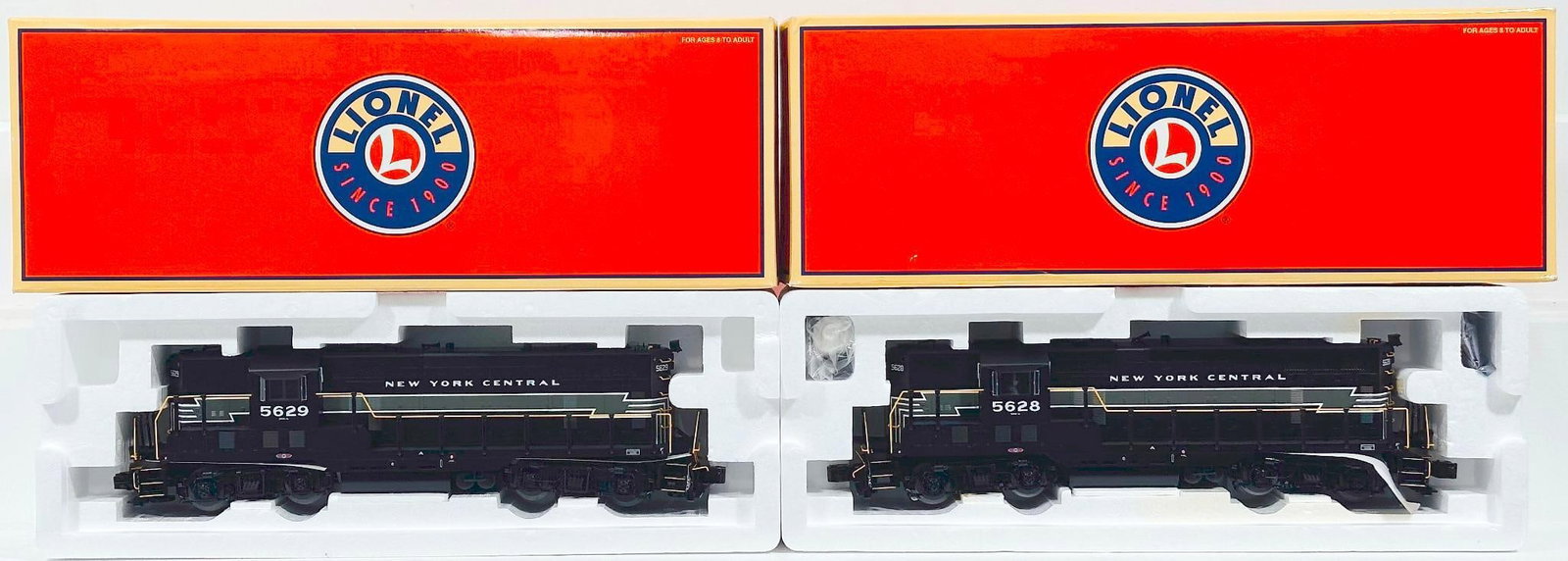 Lionel Modern O Gauge New York Central GP-7 Locomotive Switcher and New York Central GP-7 Nonpowered (1 of 4)